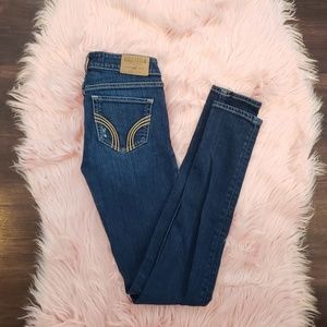 Hollister super skinny darkwash jeans 0R